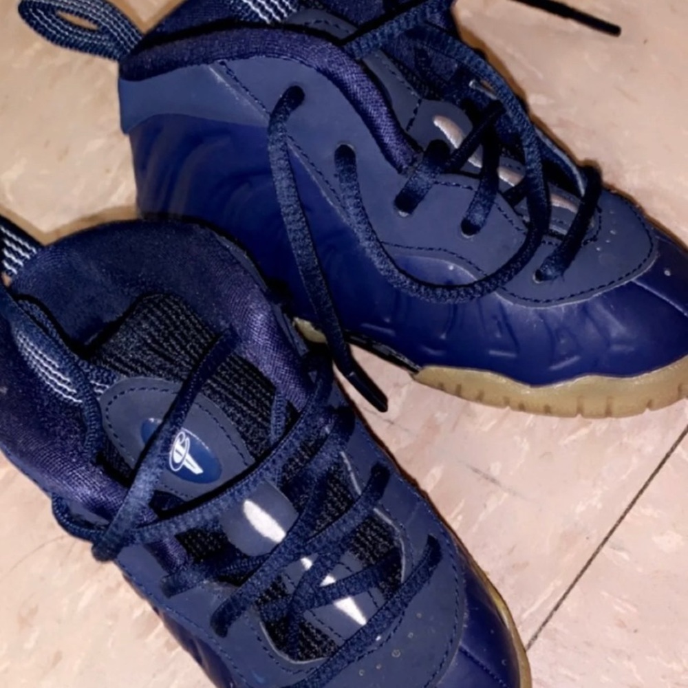 6c Nike foam shoes